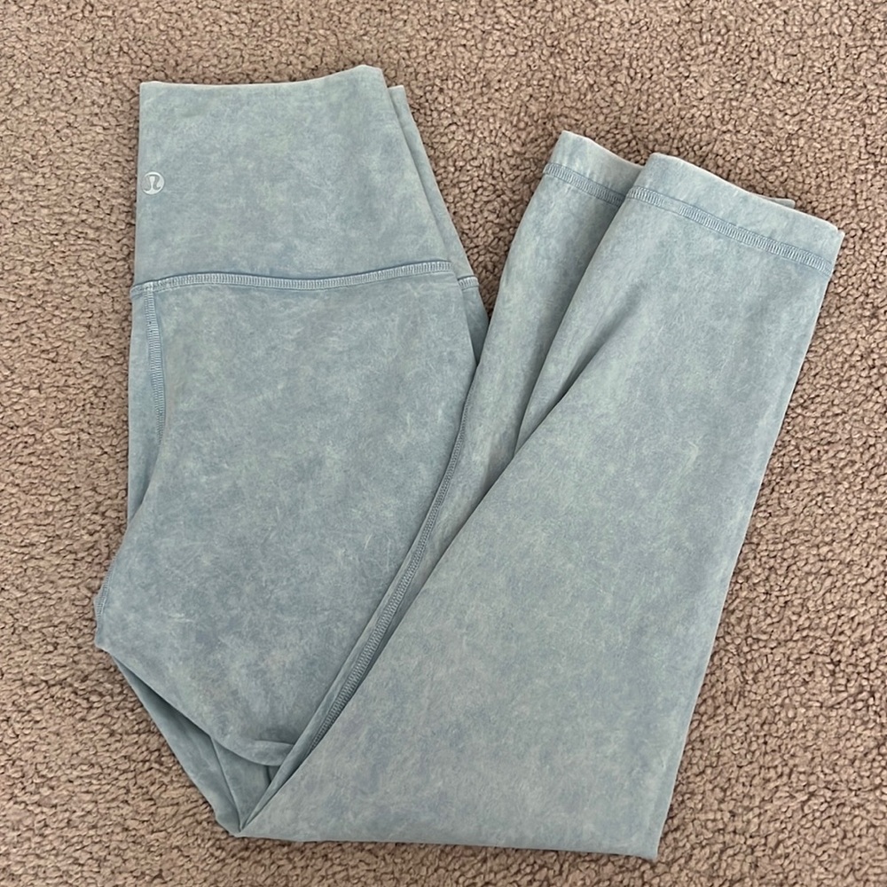 Lululemon Wunder Under - size 6